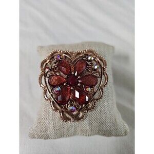 Gold tone heart brooch